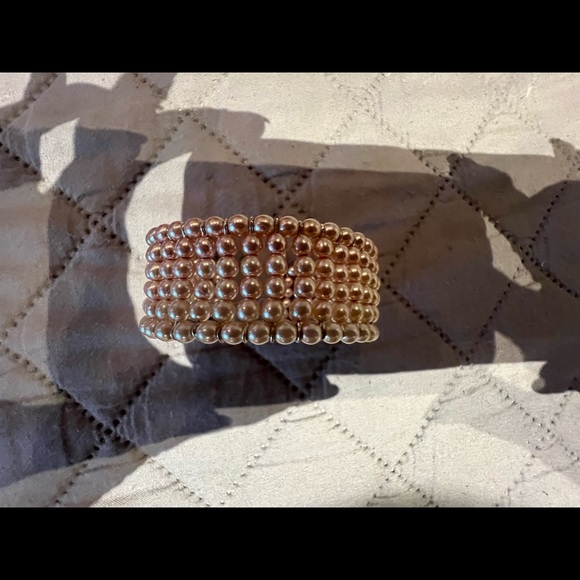 Pearl bracelet with hint of purple tint - Picture 1 of 4